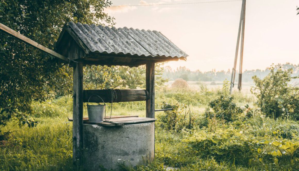Mittags am Brunnen
